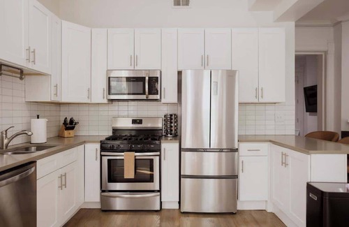 Rush and Division Apartamento | Designer Combo 2E & 2W | Heart of Gold Coast/River North