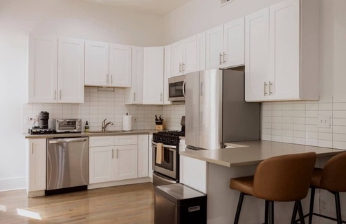 Rush and Division Apartamento | Designer Combo 2E & 2W | Heart of Gold Coast/River North