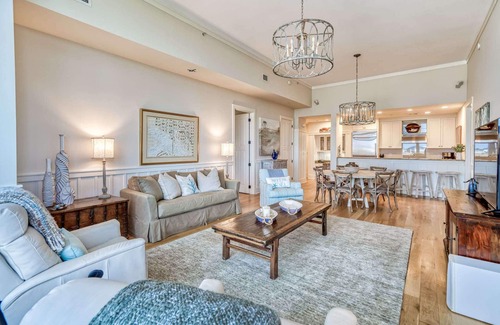 WaterSound Beach Condominio | Designer Condo with Panoramic Gulf Views. Across from Heated Community Pool.