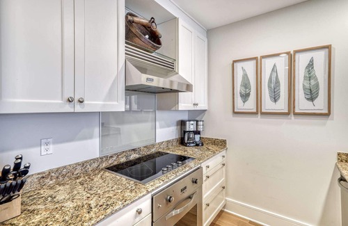 WaterSound Beach Condominio | Designer Condo with Panoramic Gulf Views. Across from Heated Community Pool.