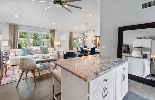 Southampton Cabaña | Designer Cottage walking distance Southampton Village