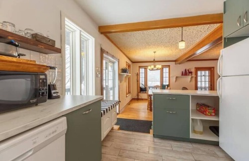 Chertsey Cabaña | Designer Cottage with Hot Tub on Lake Paré