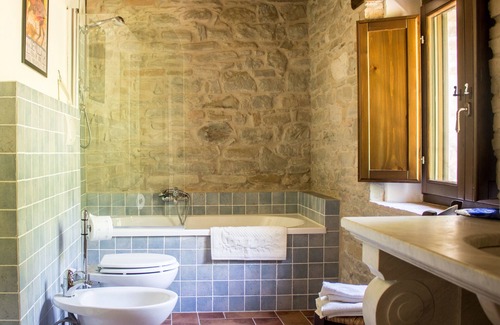 Amandola Casa | Diseñador Country Villa en Amandola con piscina y Viñedos
