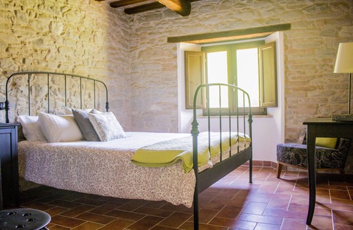 Amandola Casa | Diseñador Country Villa en Amandola con piscina y Viñedos