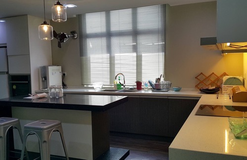 Klang Apartamento | diseñador acogedor y espacioso salón y cocina apartamento