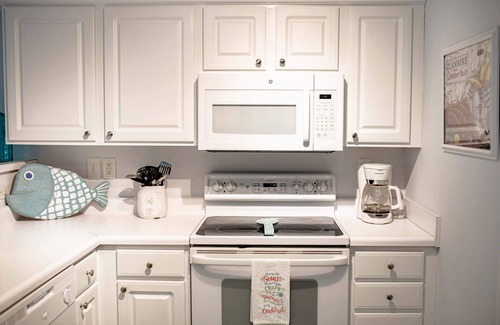 Pawleys Island Condominio | Decoración de diseño, ropa de cama de lujo, a minutos de la playa, golf, restaurantes y tiendas
