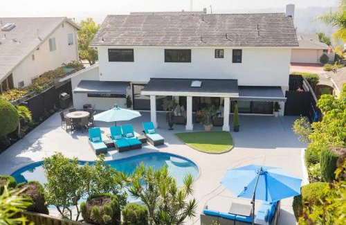 Bay Ho Casa | Designer Family Home with Resort-Style Oasis