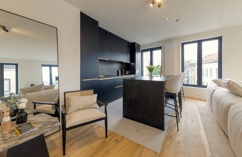 University District Apartamento | Designer flat 3BR & Mini Golf