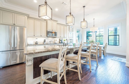 Villa Lago Casa | Designer Golf View Beach Home with 6 Seat Golf Cart
