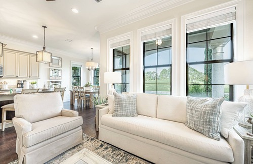 Villa Lago Casa | Designer Golf View Beach Home with 6 Seat Golf Cart
