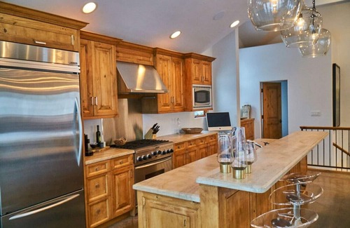 Warm Springs Casa | Designer Home in Warm Springs w/Mountain Views