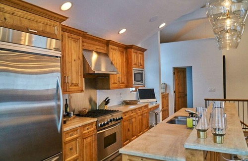 Warm Springs Casa | Designer Home in Warm Springs w/Mountain Views