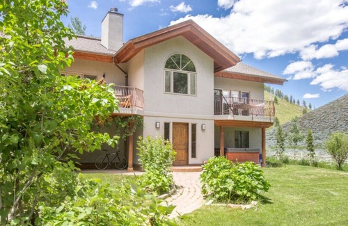 Warm Springs Casa | Designer Home in Warm Springs w/Mountain Views