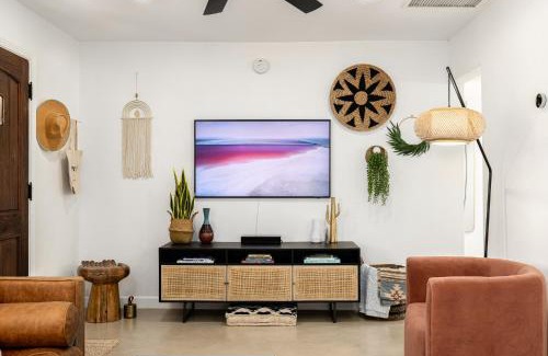 Poets Square Casa | Designer Home with Guest House, Pool, Hot Tub