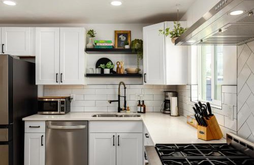 Poets Square Casa | Designer Home with Guest House, Pool, Hot Tub