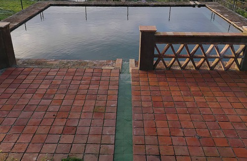 Alella Casa | Casa de diseño para 5 con piscina en una zona pintoresca increíble