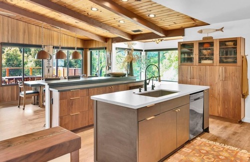 Oak Shores Casa | Designer Lakehouse-Waterfront, Private Dock, Steps to Marina and Pool