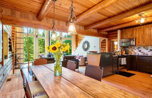 Riverbend Chalet De Esquí | Designer Log Home Estate + River @vacationloghome
