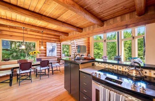 Riverbend Chalet De Esquí | Designer Log Home Estate + River @vacationloghome