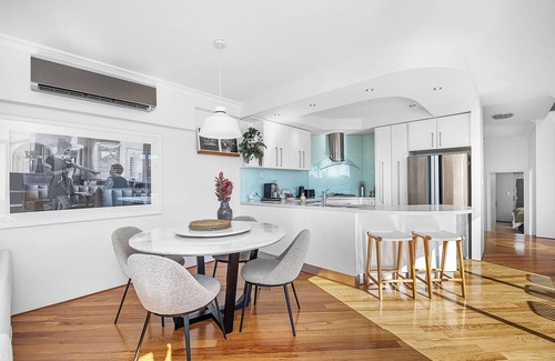 South Perth Casa | Designer Luxury 3BRD - Epic Views - South Perth