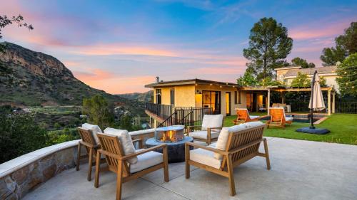 Agoura Hills Casa | Designer Malibu Retreat w Private Pool Dual Firepits and A Panoramic Views