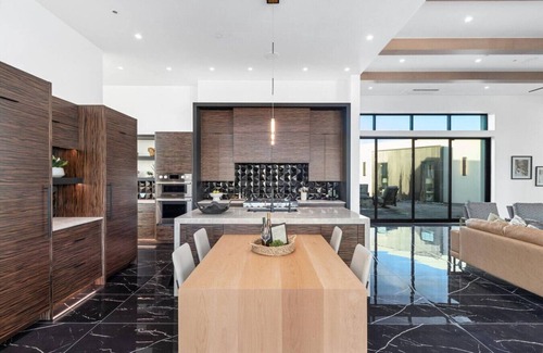 Hurricane Apartamento | Designer Oasis ~ Golf ~ Pool ~Theater