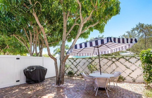 Delray Beach Cabaña | Designer's Delray Hideaway in Delray's Hottest Neighborhood - Newly Renovated