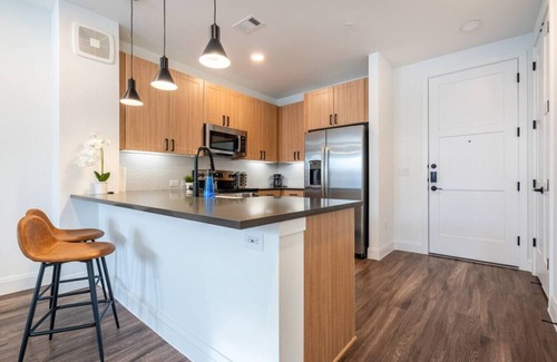 Hancock Apartamento | Designer Space near UT King Bed