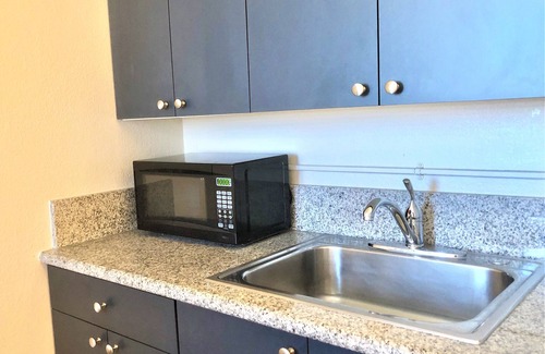 McCully - Moiliili Condominio | Diseñador Studio Condo en el piso 29 en Waikiki - ¡Vista fabulosa! y 100% legal!
