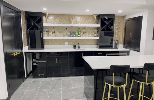 Airdrie Casa | Designer suite with a Pool Table/Xbox/Arcade/Jumbo Jenga