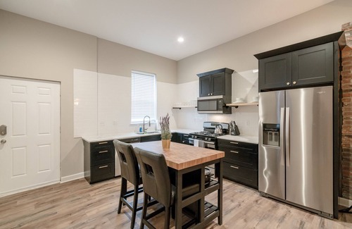 Benton Park Casa | Designer Townhome 2 of 3 Left Side - JZ Vacation Rentals