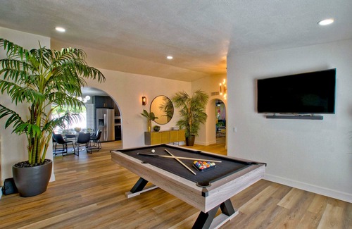 Paradise Valley Village Casa | Designer Vibe & w/ Spa Tub & Heated Pool