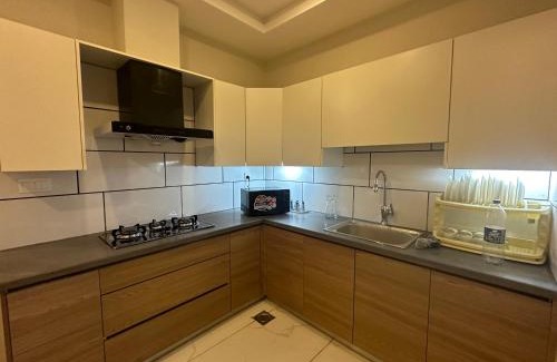 Rawalpindi Apartamento | *Designer’s Luxurious 1BHK at Top Location of Twin Cities!
