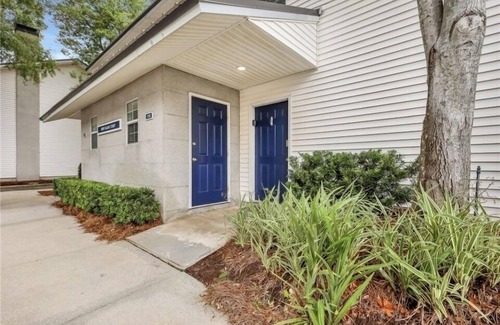 Saint Simons Island Casa | Desirable South End! Gated Townhome w Pool & Private Patio. Walk to Restaurants