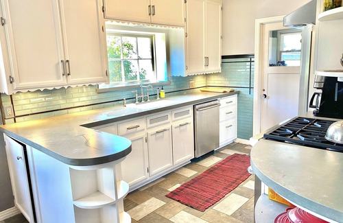 South Redlands Casa | Desirable South Redlands Spacious Home with Pool!