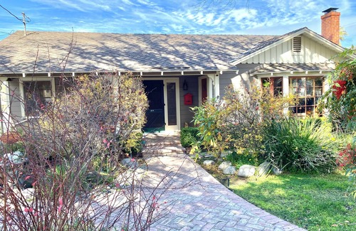 South Redlands Casa | Desirable South Redlands Spacious Home with Pool!