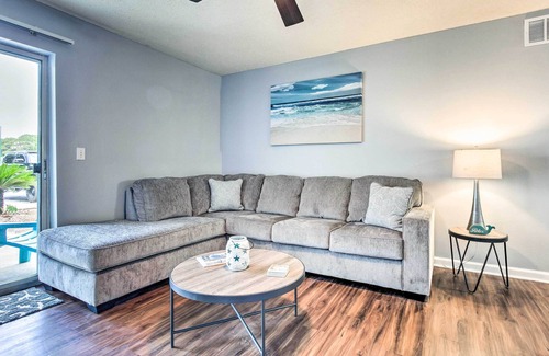 Indian Bayou Condominio | Destin Condo w/ Pool Access < 1 Mi to the Beach!
