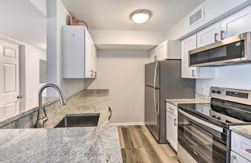 Indian Bayou Condominio | Destin Condo w/ Pool Access - Walk to Beach!