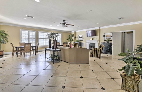 Indian Bayou Condominio | Destin Condo w/ Pool Access - Walk to Beach!