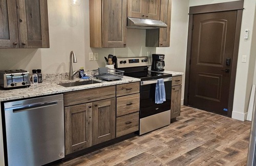 Gardiner Cabina | Destination Delight! Free Parking, Edge of Yellowstone North Entrance!