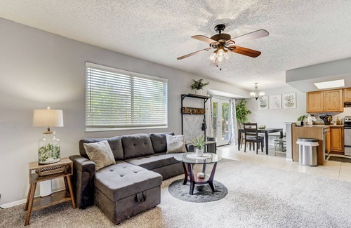 Southeast Colorado Springs Casa | Destination Dover