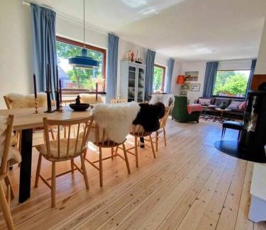 Borre Apartamento | Det Gamle Garnbinderi, ved Møns bedste strand.