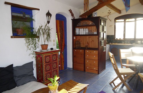 Saint-Andre-de-Cruzieres Casa | Aislado cerca de Barjac Casa para 13 personas con piscina.