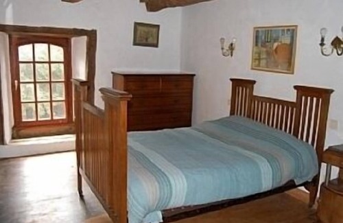 Mohon Otro | Independiente 19th Century Stone Farmhouse