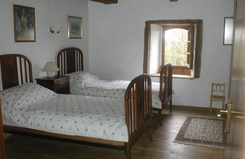 Mohon Otro | Independiente 19th Century Stone Farmhouse
