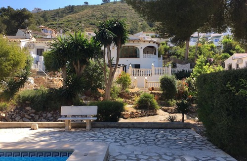 El Portet Villa | Villa independiente de 2 dormitorios en El Portet, con amplias terrazas y vistas a la piscina