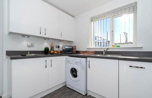 Smethwick Casa | Detached 3 Bedroom House - Gaerden - Parking - Top Rated - Netflix - Wifi - 98C