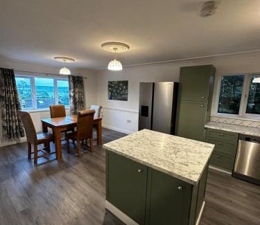 Napton-on-the-Hill Casa | Detached 4BR, 4 Bathroom, Driveway, WiFi, Smart TV