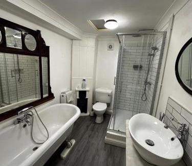 Napton-on-the-Hill Casa | Detached 4BR, 4 Bathroom, Driveway, WiFi, Smart TV
