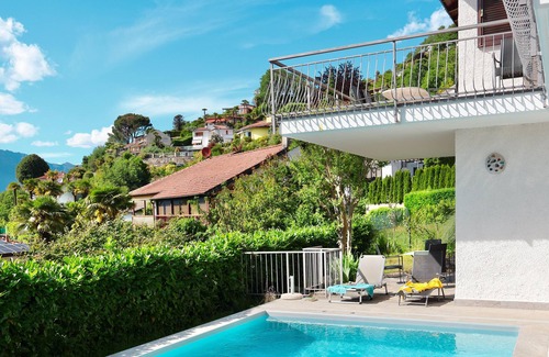 Luino Casa | Detached 5½-room house with pool and beautiful lake view